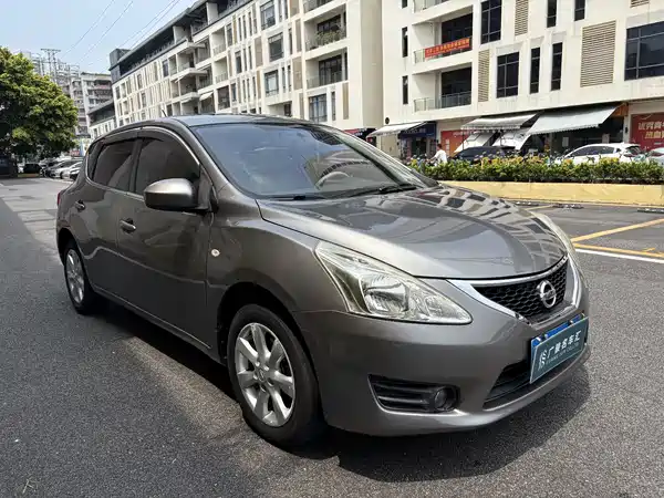 Nissan Tiida 2015