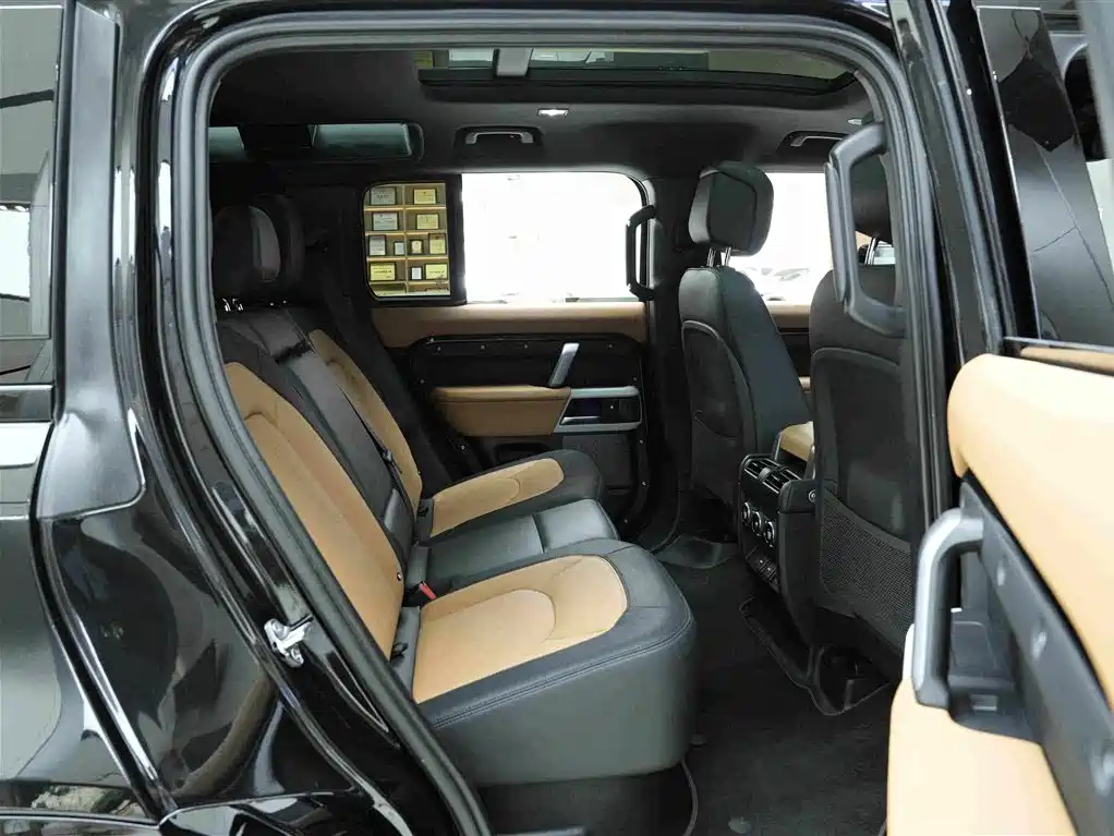 Land Rover Defender 2024 — фото 13