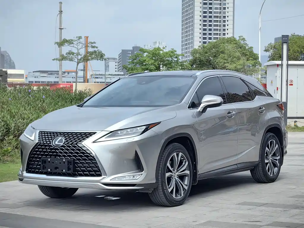 Lexus RX 2022 — фото 1
