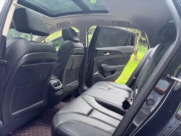 Hongqi H5 2022