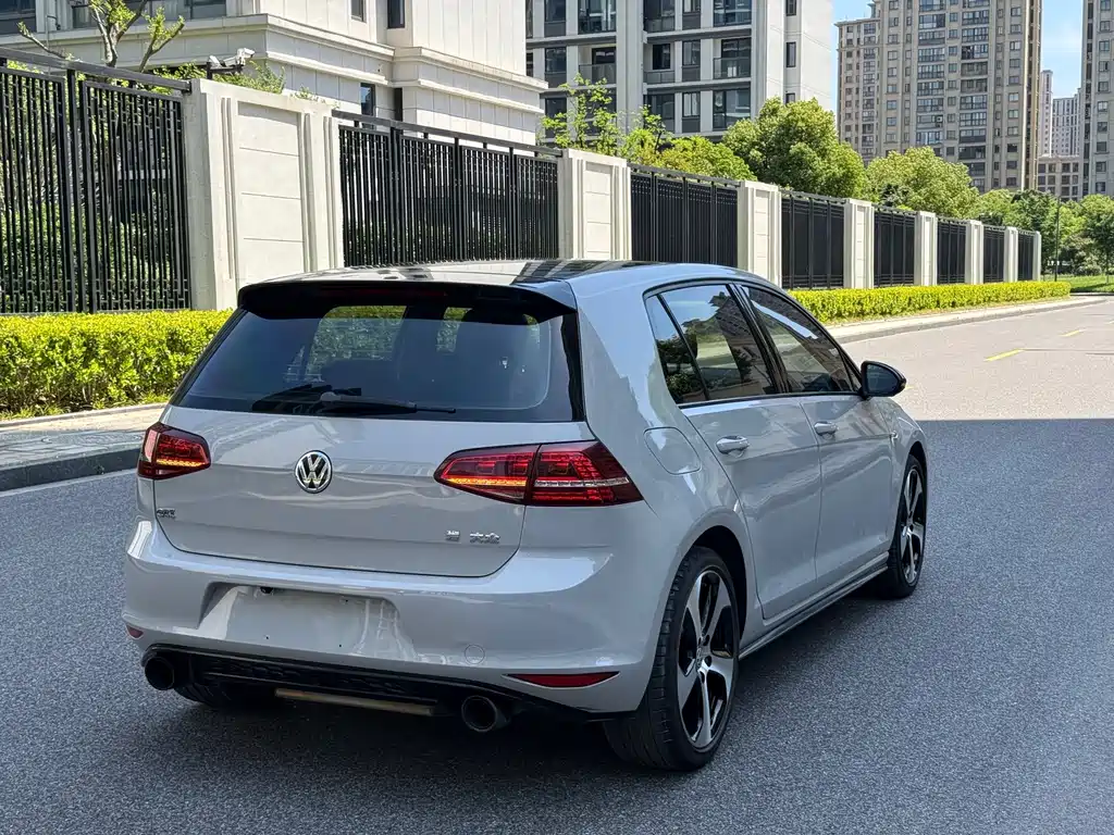 Volkswagen Golf GTI 2017 — фото 5