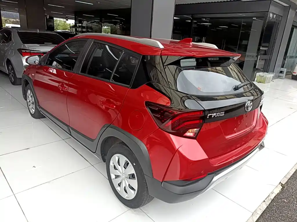Toyota Yaris L 2022 — фото 5