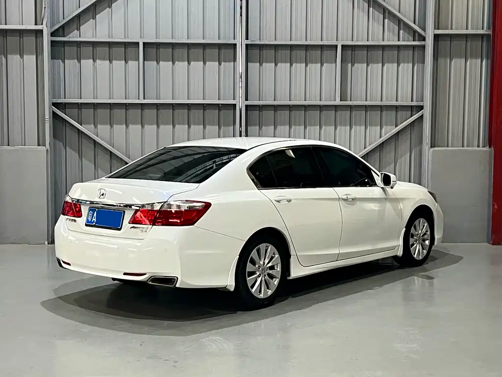 Honda Accord 2015 — фото 7