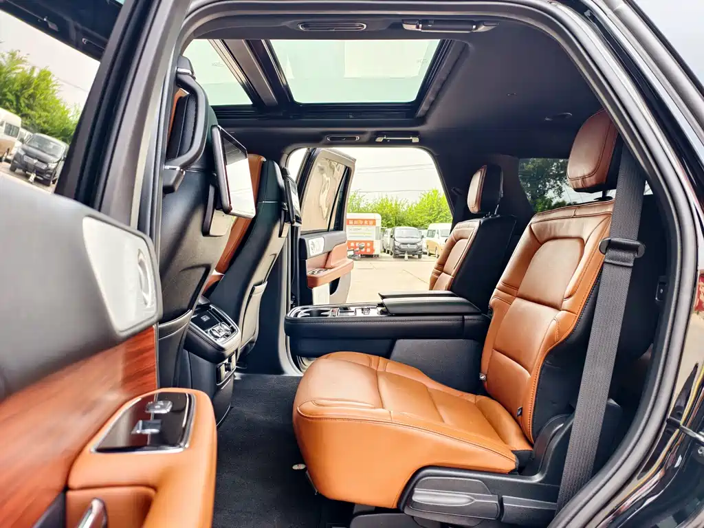 Lincoln Navigator 2019 — фото 18