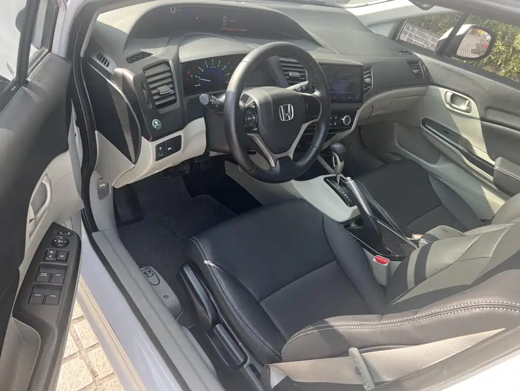 Honda Civic 2015 — фото 11