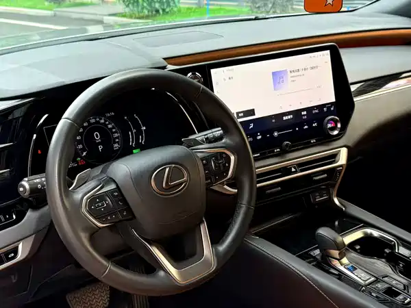 Lexus RX 2023