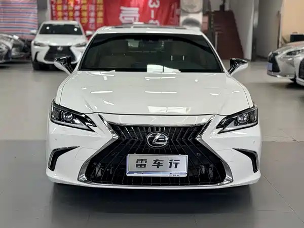 Lexus ES 2022