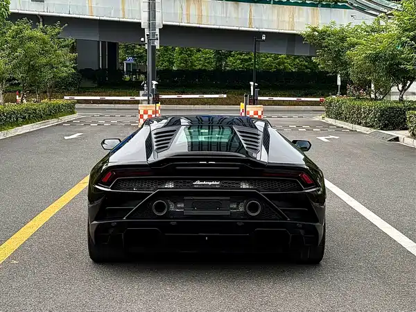 Lamborghini Huracan 2023