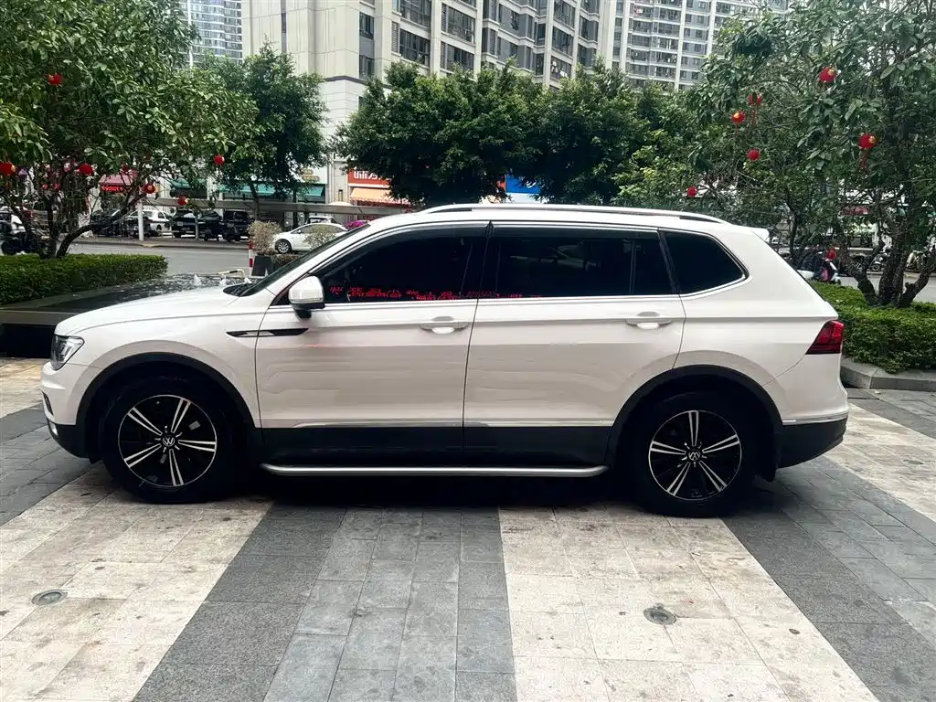 Volkswagen Tiguan L 2021 — фото 6