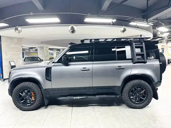 Land Rover Defender 2023