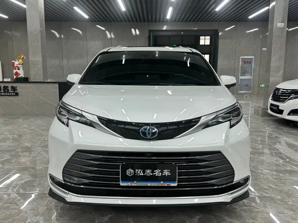 Toyota Sienna 2022 — фото 2
