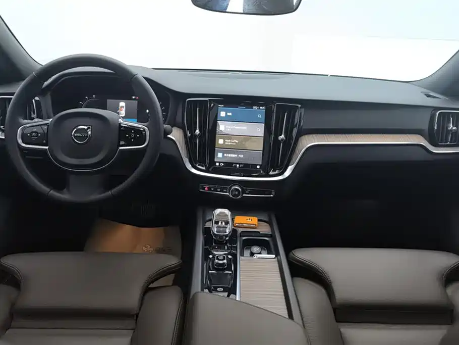 Volvo S60 2025 — фото 12