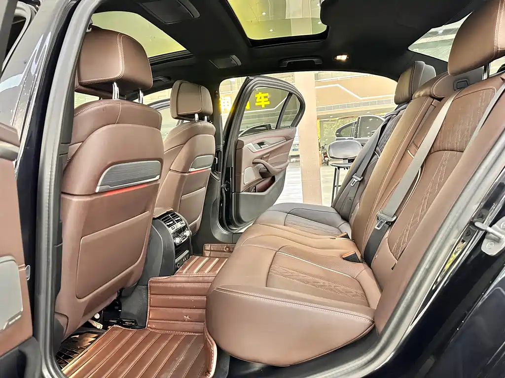 BMW 5 Series 2023 — фото 14