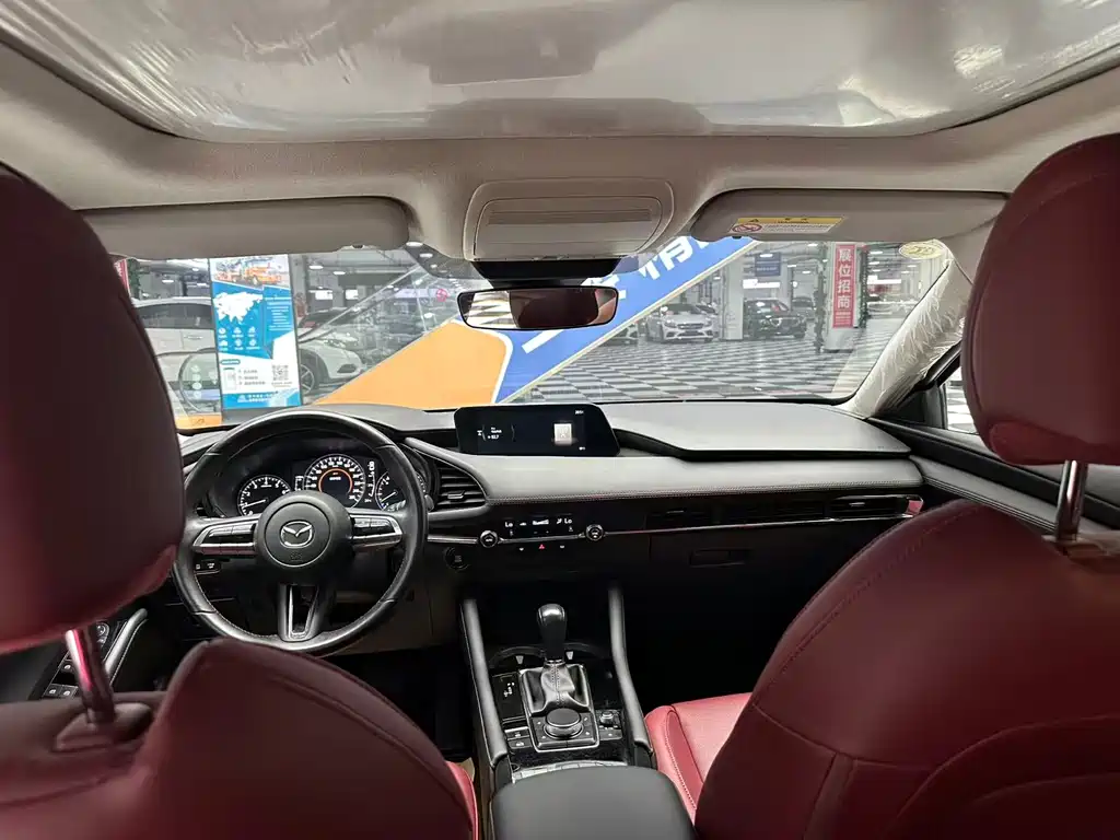 Mazda 3 Axela 2023 — фото 12