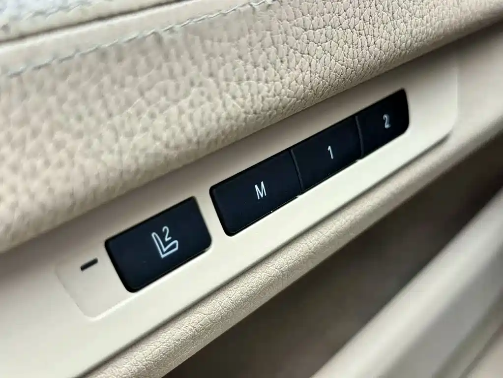 BMW 7 Series 2009 — фото 20