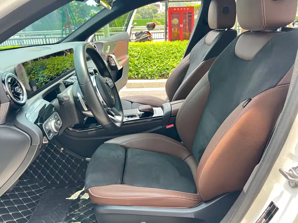 Mercedes-Benz A-Class 2019 — фото 12