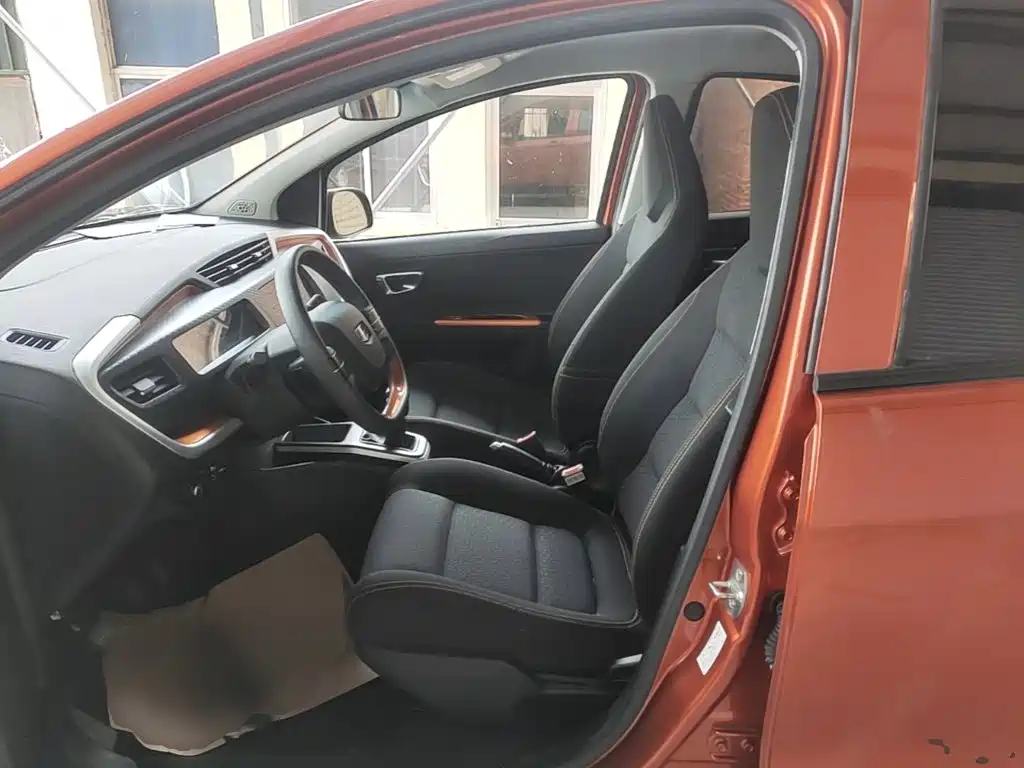 Geely Vision X1 2018 — фото 15