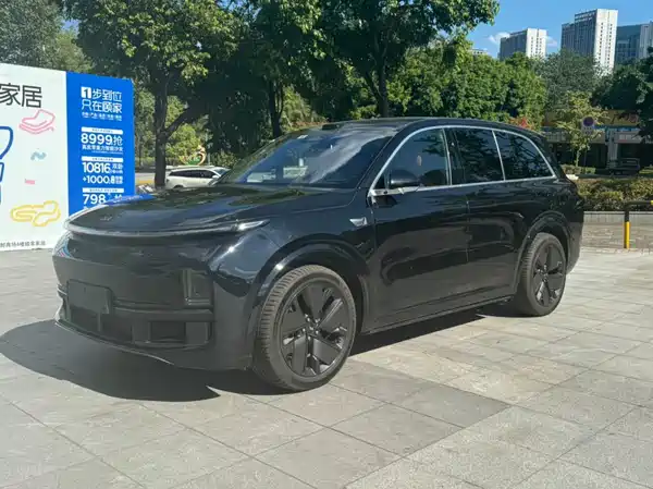 Li Auto L8 2025