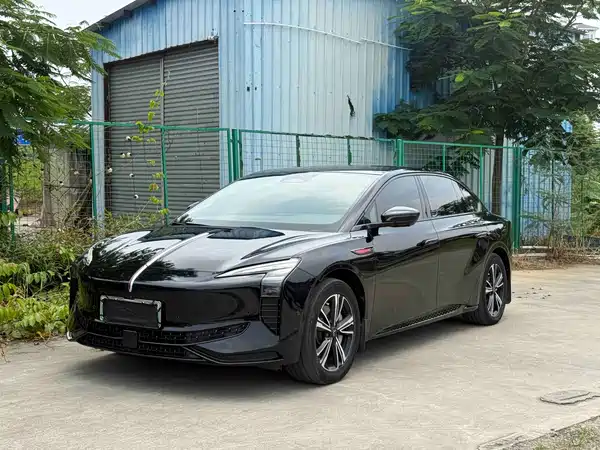 Hongqi EH7 2025