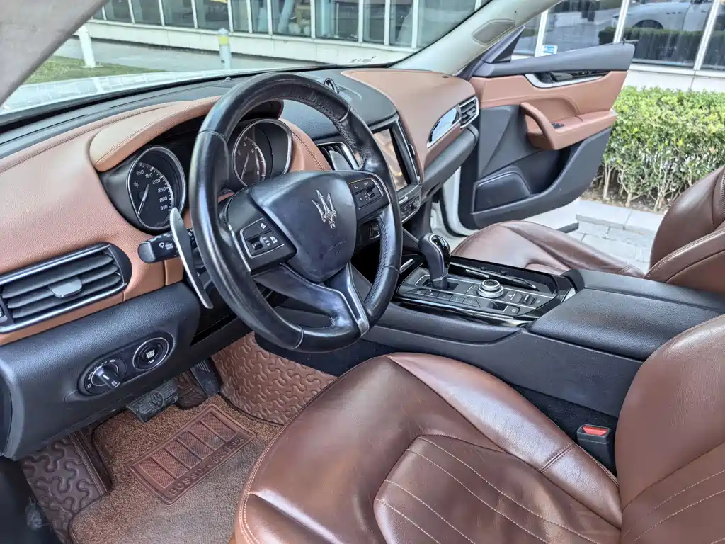 Maserati Levante 2018 — фото 18