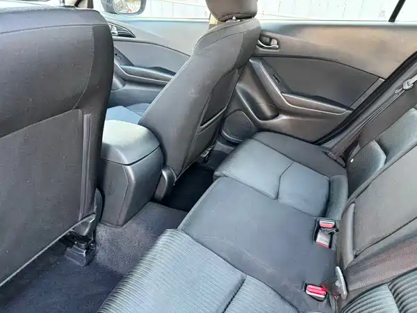Mazda 3 Axela 2016