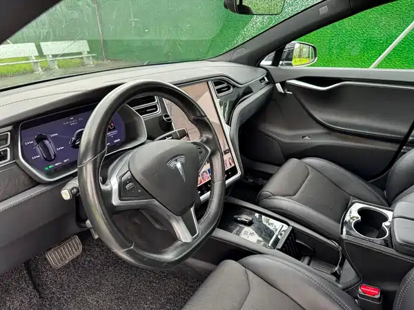 Tesla Model S 2018
