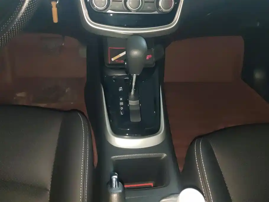 Nissan Tiida 2018 — фото 16