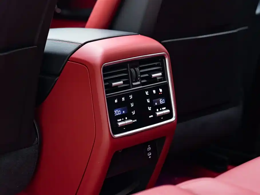 Porsche Cayenne Hybrid 2021 — фото 11