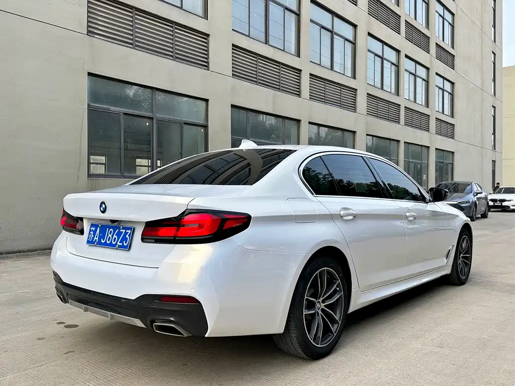 BMW 5 Series 2022 — фото 13