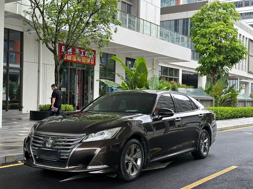 Toyota Crown 2017 — фото 1