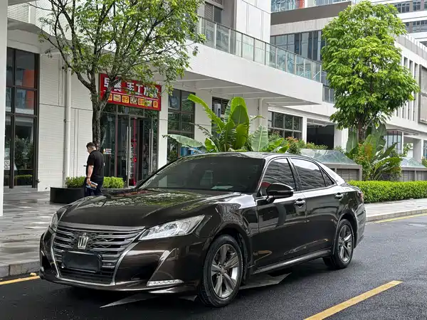 Toyota Crown 2017