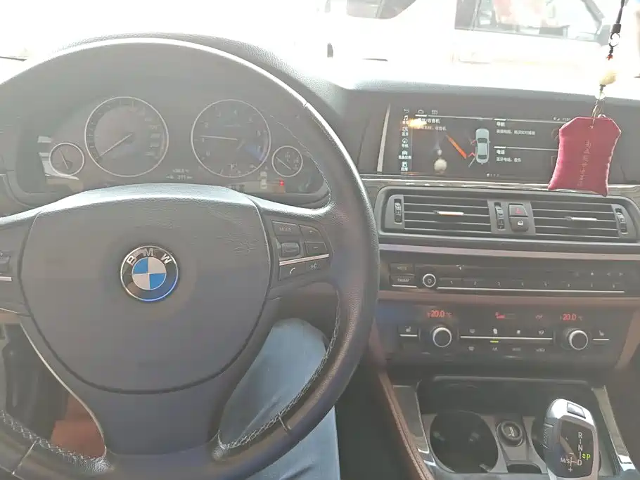 BMW 5 Series 2015 — фото 12