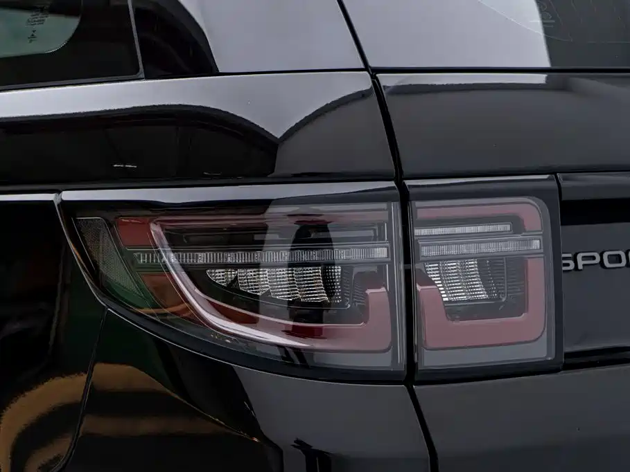 Land Rover Discovery Sport 2023 — фото 13