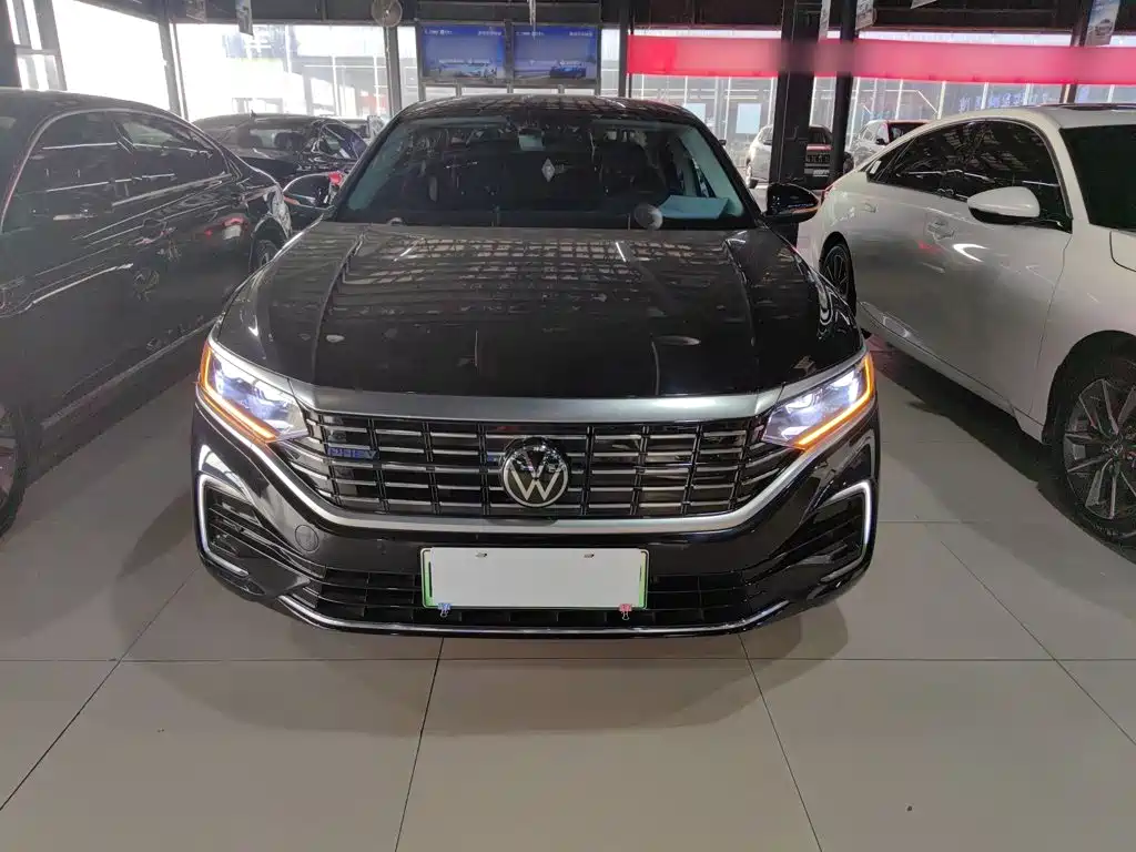 Volkswagen Passat Plug-In Hybrid 2024 — фото 3
