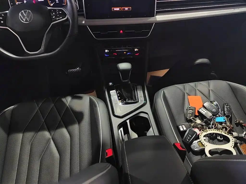 Volkswagen Tiguan L 2023 — фото 10