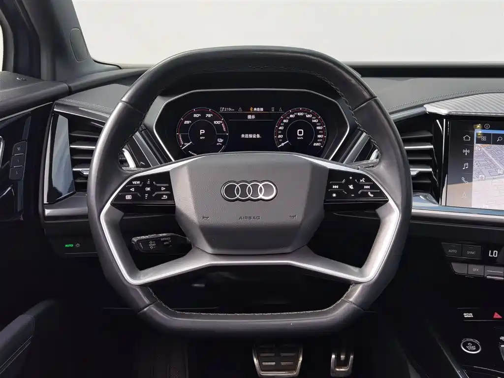 Audi Q4 e-tron 2023 — фото 15