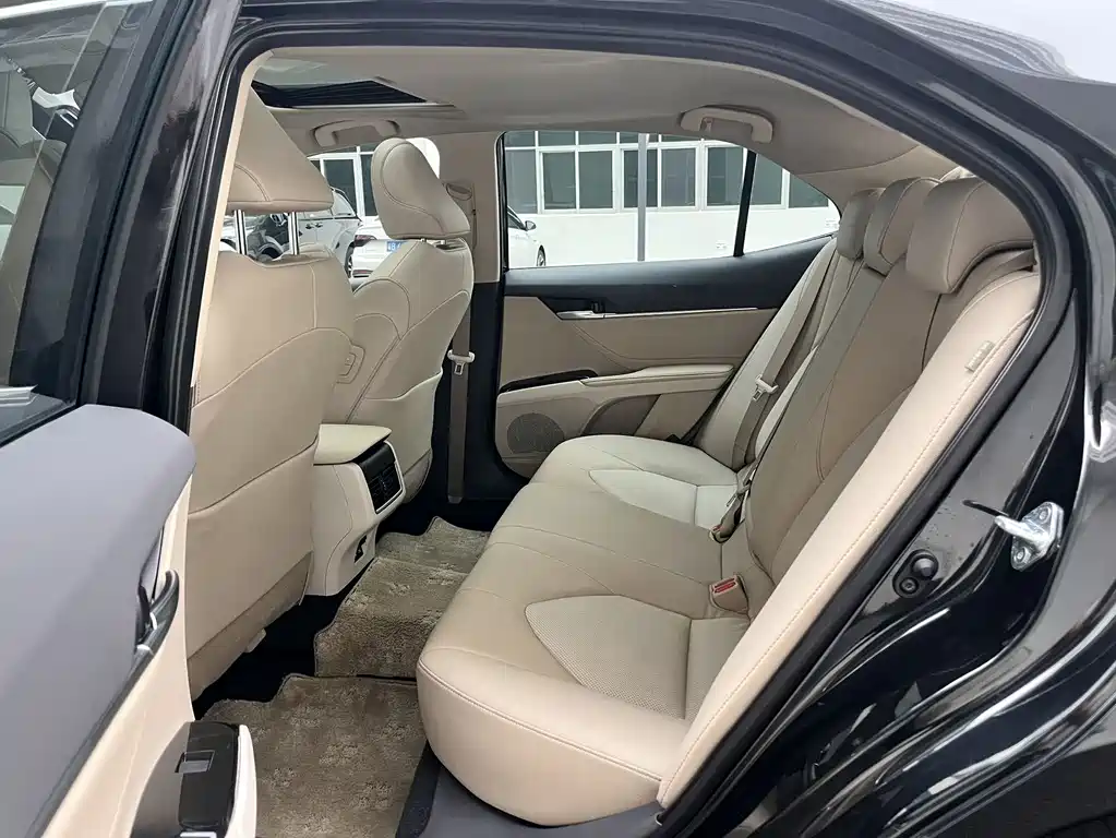 Toyota Camry 2023 — фото 7