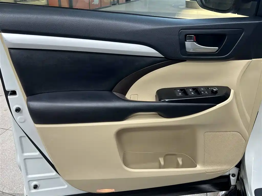 Toyota Highlander 2021 — фото 17