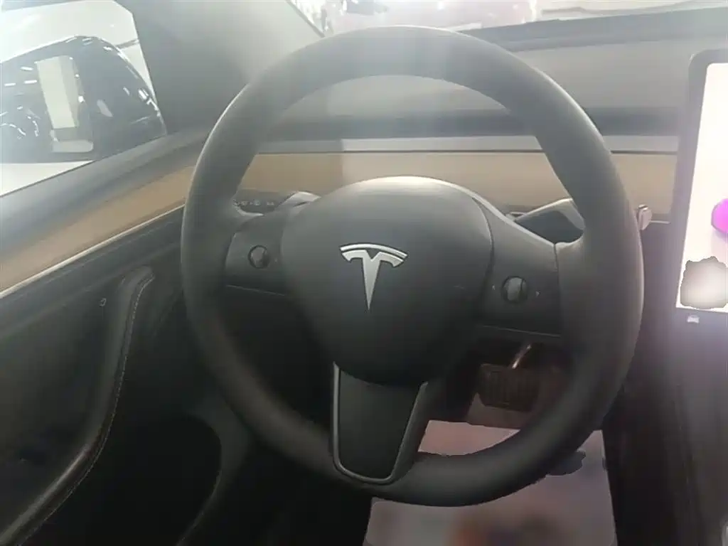 Tesla Model Y 2022 — фото 11