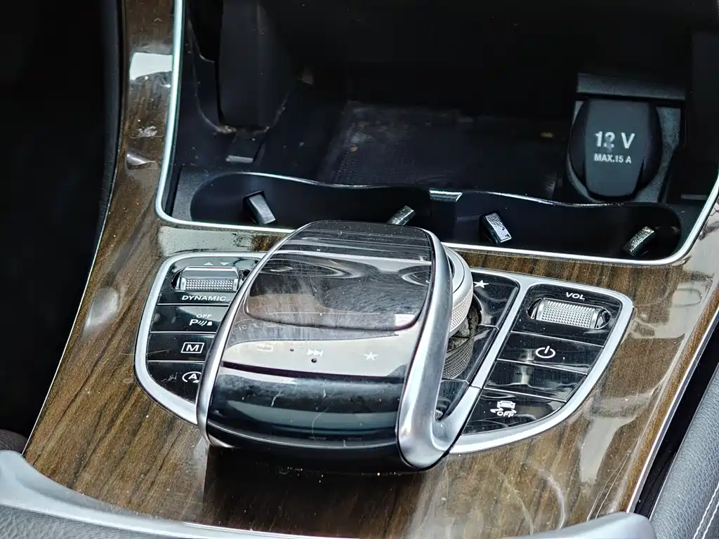 Mercedes-Benz GLC 2018 — фото 12