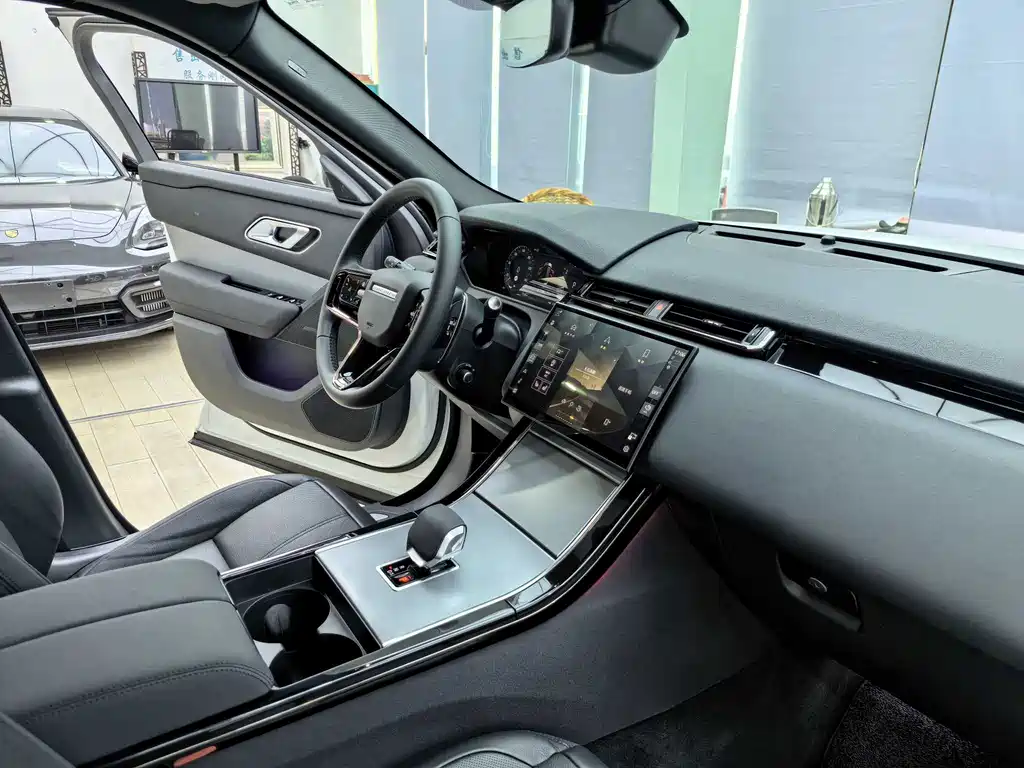 Land Rover Range Rover Velar 2025 — фото 9