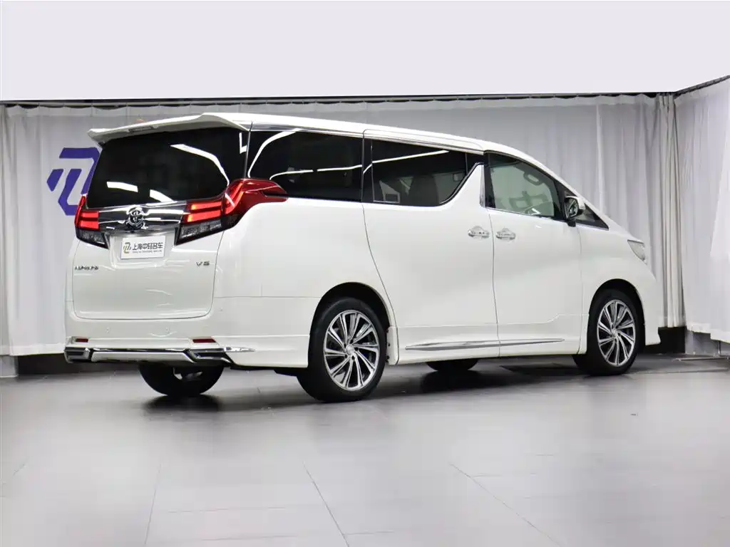 Toyota Alphard 2017 — фото 3