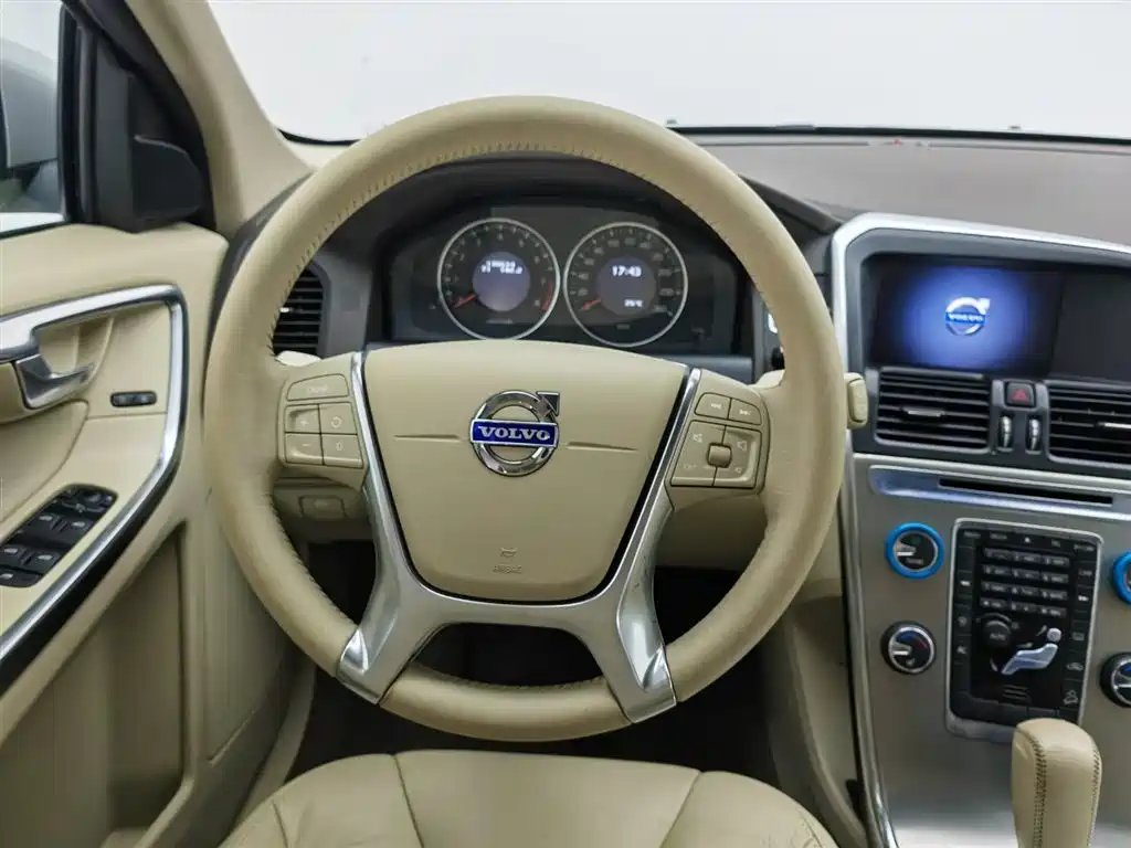 Volvo XC60 2013 — фото 11