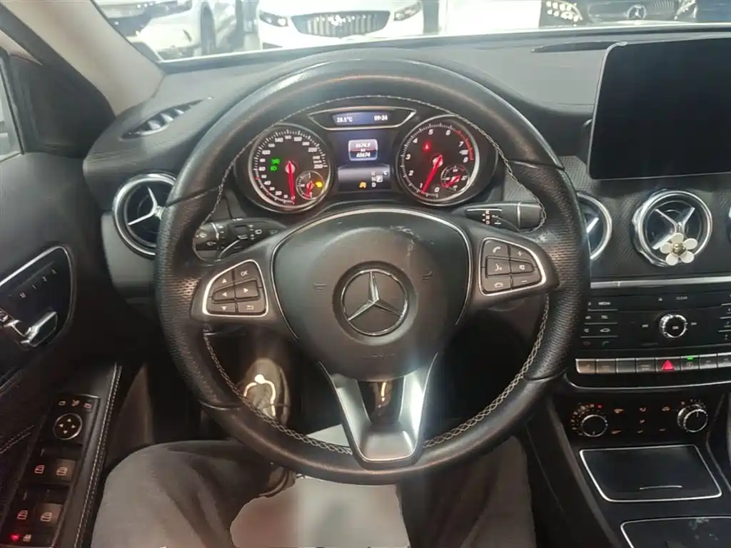 Mercedes-Benz GLA 2017 — фото 11