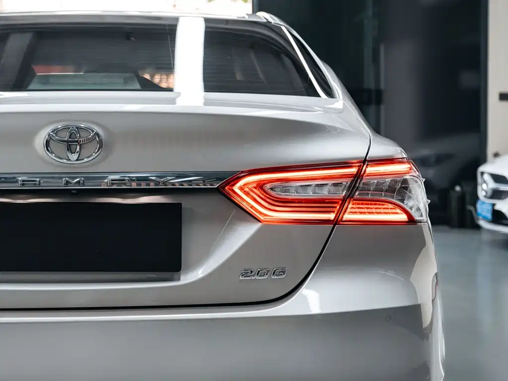 Toyota Camry 2018 — фото 6