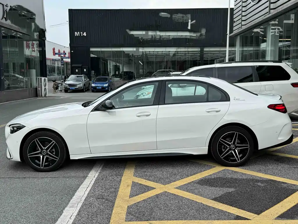 Mercedes-Benz C-Class 2024 — фото 15