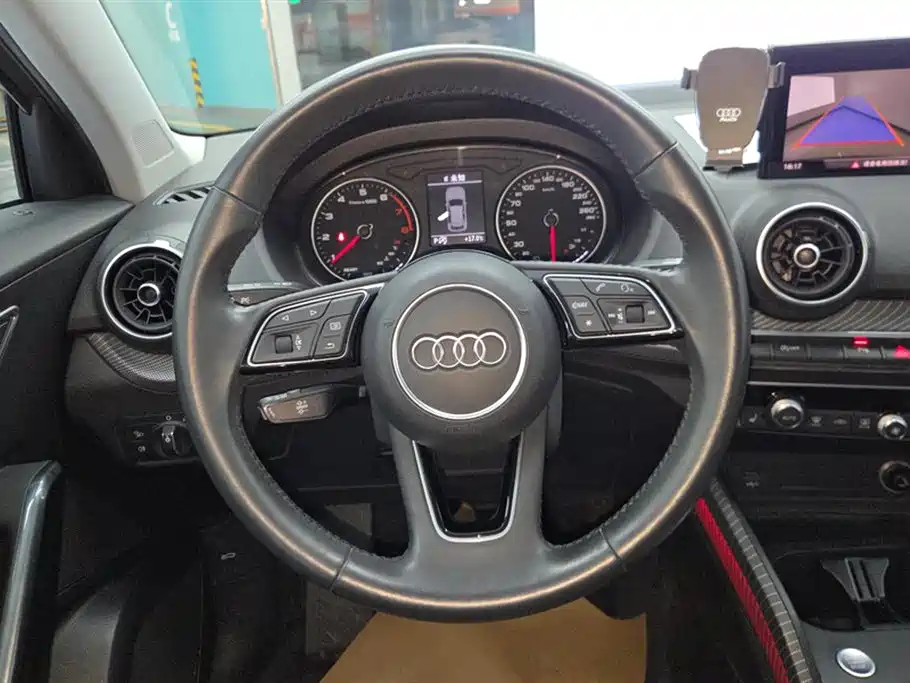 Audi Q2L 2020 — фото 15