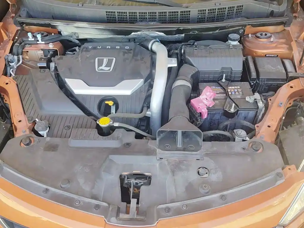 Luxgen You6 SUV 2015 — фото 20