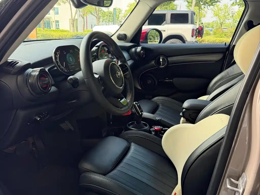 MINI MINI 2022