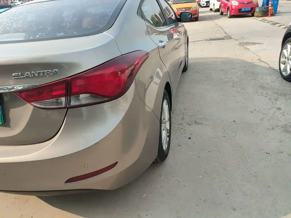 Hyundai Elantra 2017 — фото 24